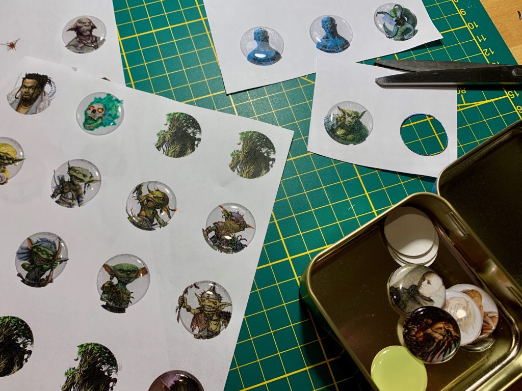 Collages et découpages des jetons